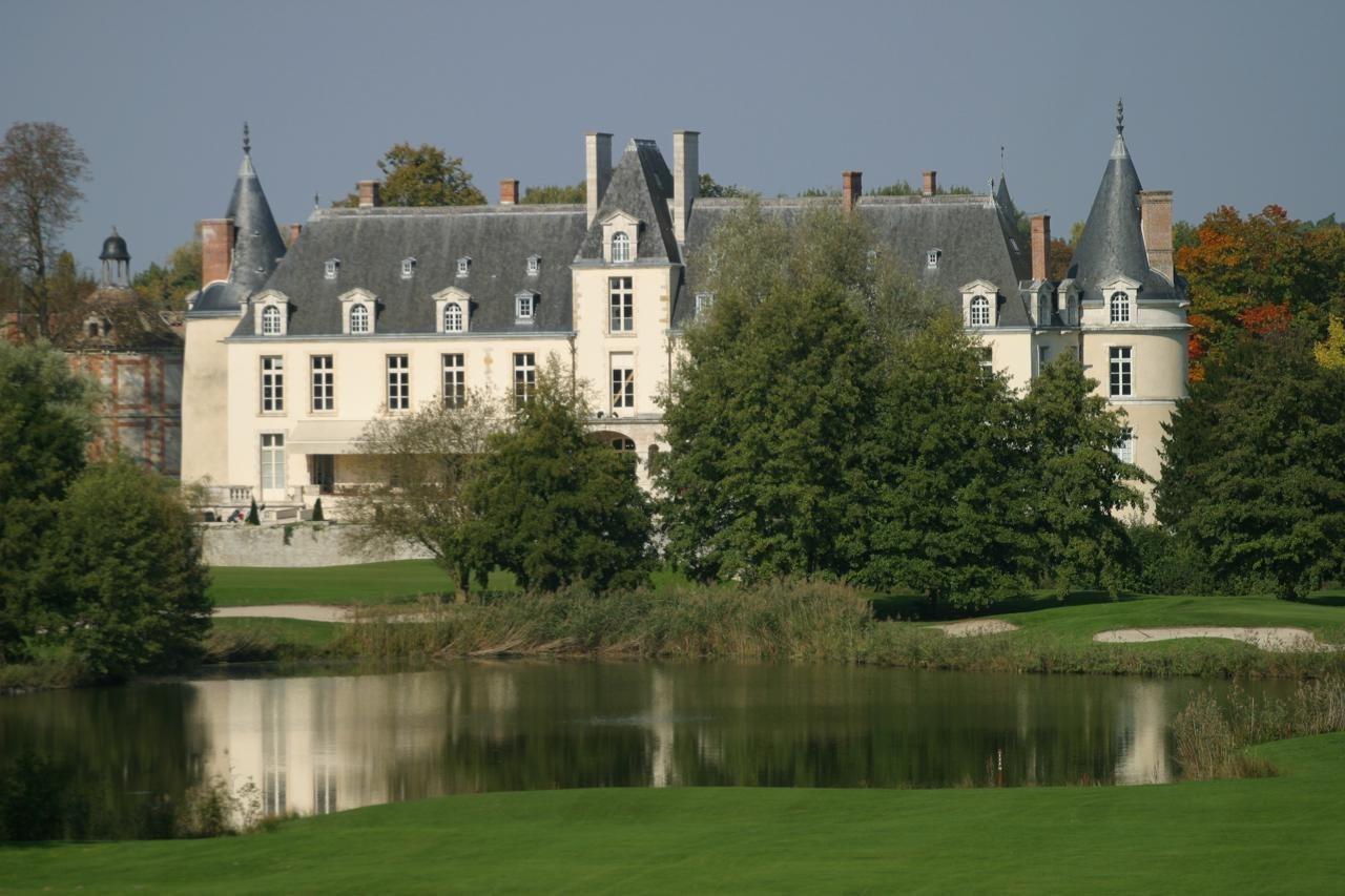 Chateau D'Augerville Golf & Spa Resort Exterior photo